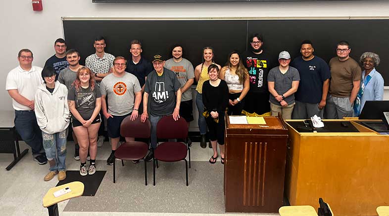 Carl Lute visits SIU History class